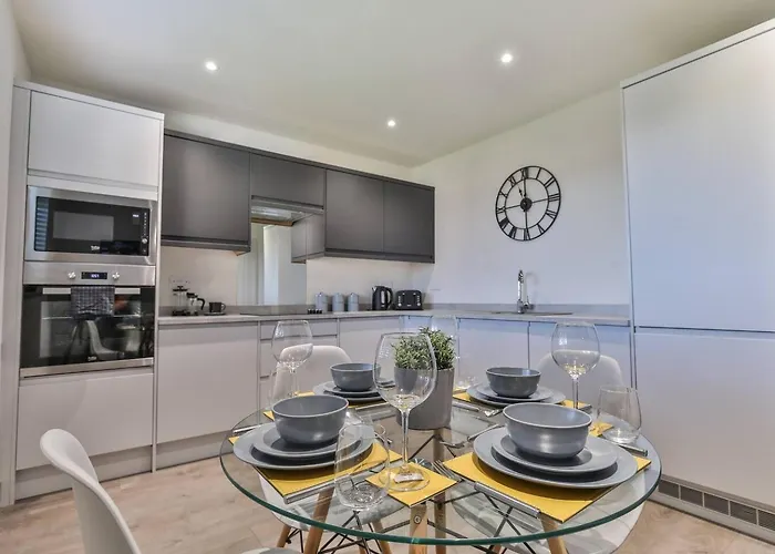 Modern, Cosy Whole House Wifi Close To Attractions