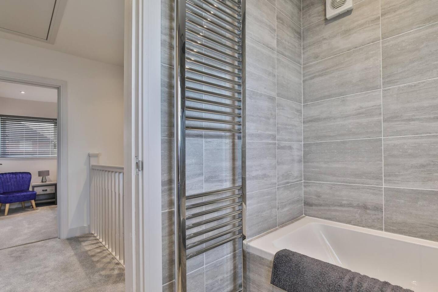 Modern, Cosy Whole House Wifi Close To Attractions Holiday home