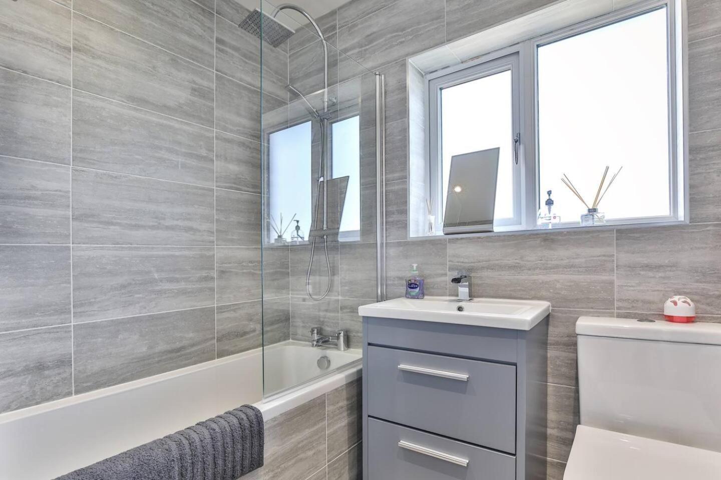 Holiday home Modern, Cosy Whole House Wifi Close To Attractions *
