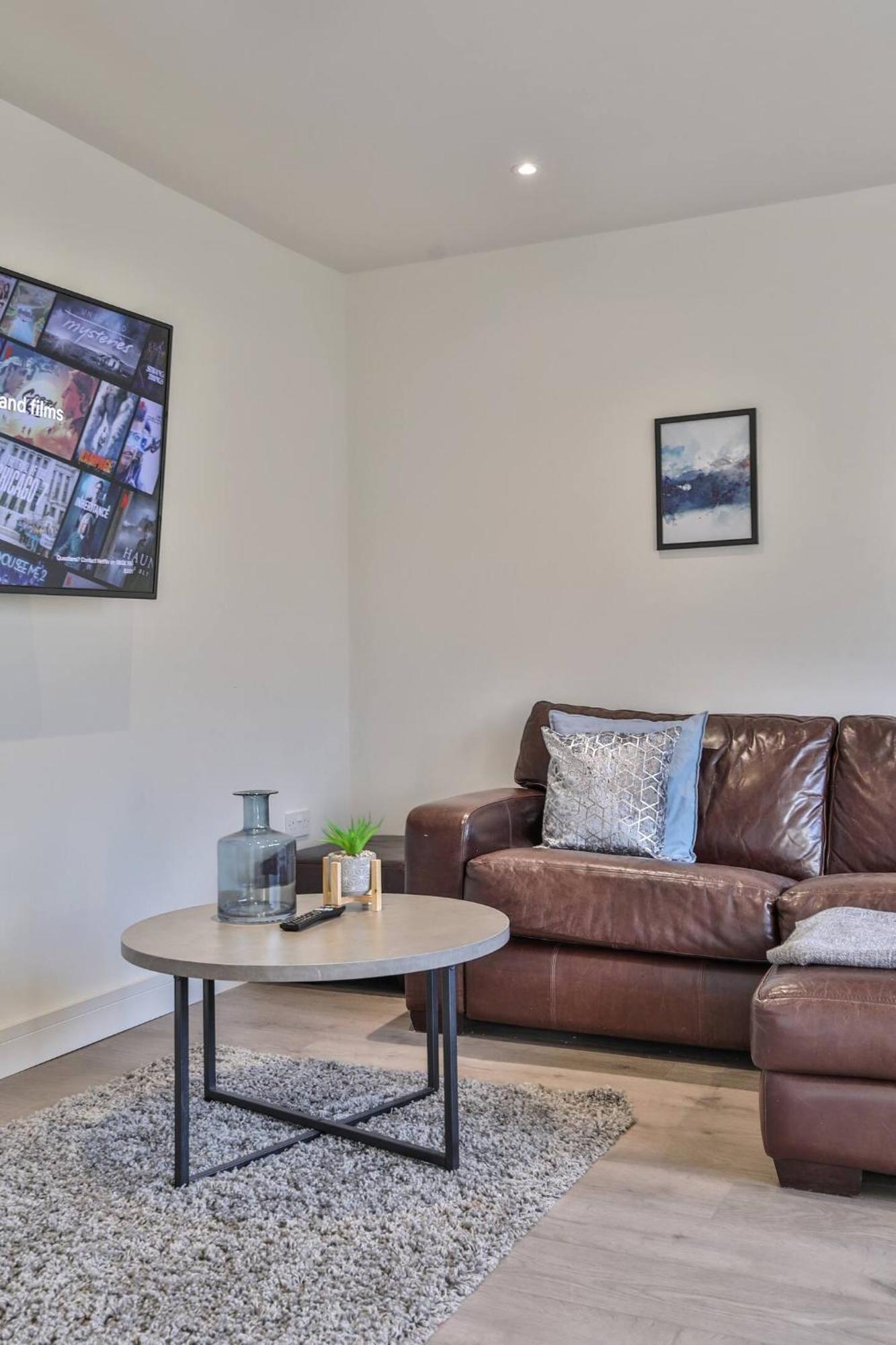 Modern, Cosy Whole House Wifi Close To Attractions *