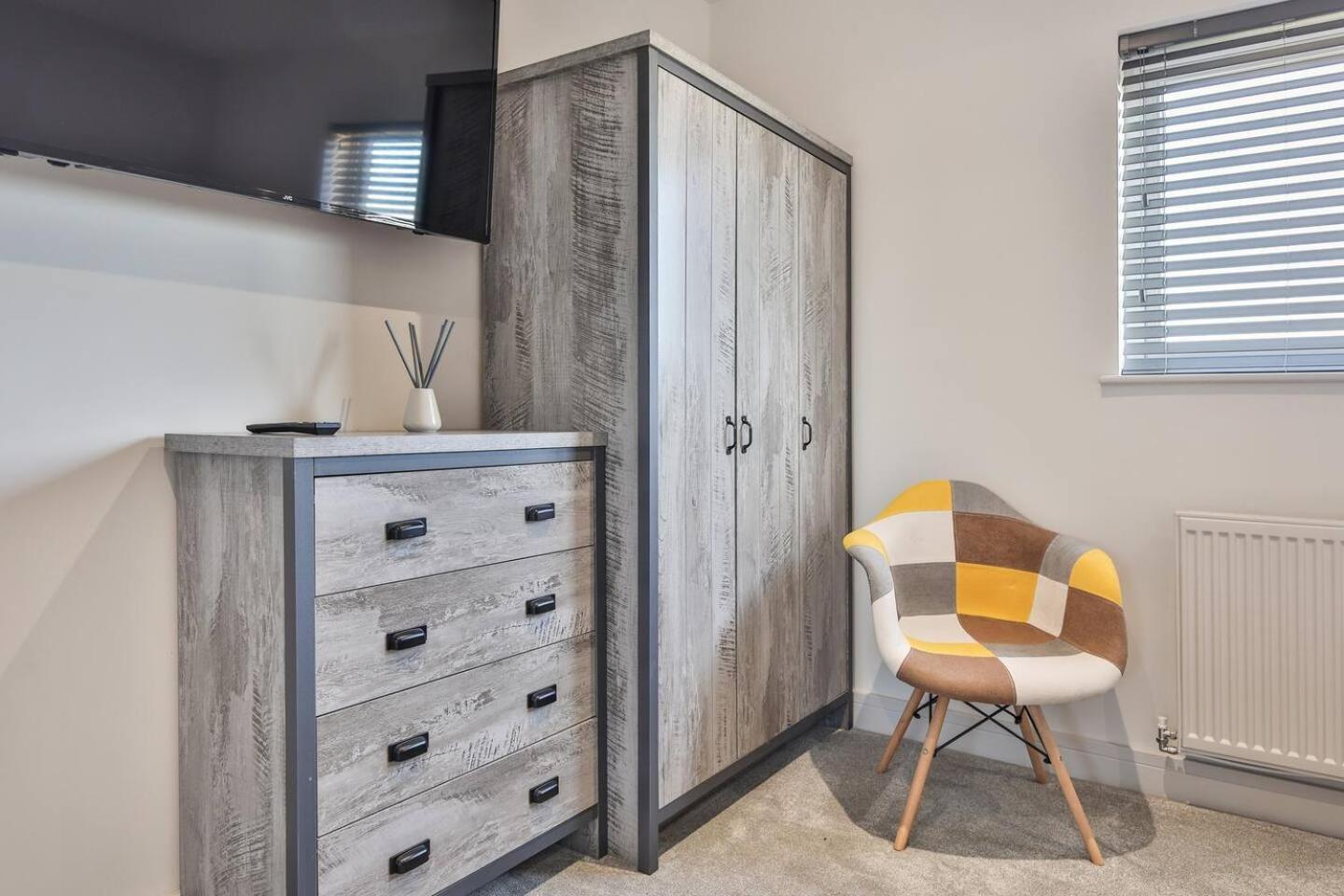 Сasa de vacaciones Modern, Cosy Whole House Wifi Close To Attractions *